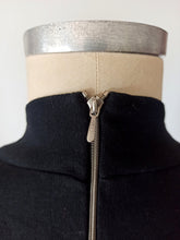 Laden Sie das Bild in den Galerie-Viewer, 1960s - DEADSTOCK - SUBLYM, Spain - Back Zipper Black Top - Sz 4
