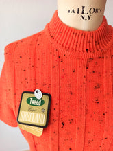 Laden Sie das Bild in den Galerie-Viewer, 1960s - DEADSTOCK - VINTRÓ, Barcelona - Flecked Orange Knit Top - Sz 3

