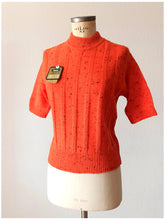 Laden Sie das Bild in den Galerie-Viewer, 1960s - DEADSTOCK - VINTRÓ, Barcelona - Flecked Orange Knit Top - Sz 3
