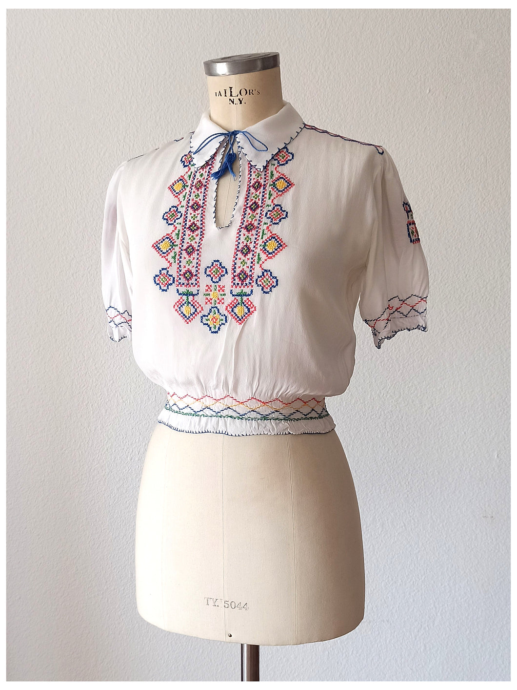1940s 1950s - Exquisite Hungarian Embroidery Blouse - W28.5 (72cm)