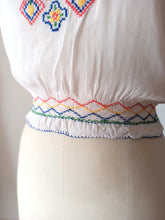 Load image into Gallery viewer, 1940s 1950s - Exquisite Hungarian Embroidery Blouse - W28.5 (72cm)
