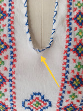 Load image into Gallery viewer, 1940s 1950s - Exquisite Hungarian Embroidery Blouse - W28.5 (72cm)
