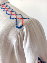 Load image into Gallery viewer, 1940s 1950s - Exquisite Hungarian Embroidery Blouse - W28.5 (72cm)

