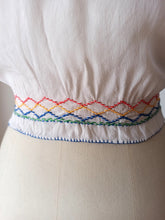 Load image into Gallery viewer, 1940s 1950s - Exquisite Hungarian Embroidery Blouse - W28.5 (72cm)
