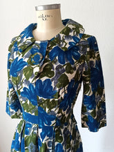 Load image into Gallery viewer, 1950s - Stunning Blue Floral Rayon Dress - W27 (68cm)

