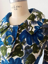 Load image into Gallery viewer, 1950s - Stunning Blue Floral Rayon Dress - W27 (68cm)
