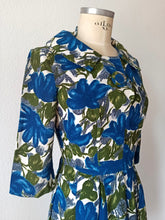 Load image into Gallery viewer, 1950s - Stunning Blue Floral Rayon Dress - W27 (68cm)
