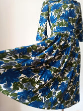Load image into Gallery viewer, 1950s - Stunning Blue Floral Rayon Dress - W27 (68cm)
