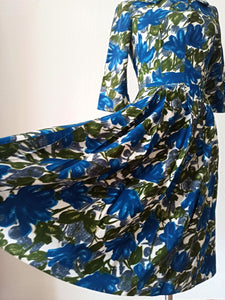 1950s - Stunning Blue Floral Rayon Dress - W27 (68cm)