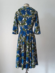 1950s - Stunning Blue Floral Rayon Dress - W27 (68cm)