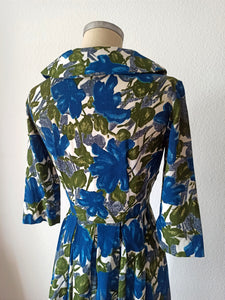 1950s - Stunning Blue Floral Rayon Dress - W27 (68cm)