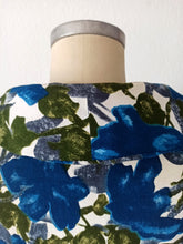 Load image into Gallery viewer, 1950s - Stunning Blue Floral Rayon Dress - W27 (68cm)
