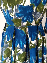 Load image into Gallery viewer, 1950s - Stunning Blue Floral Rayon Dress - W27 (68cm)
