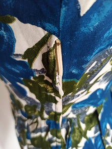 1950s - Stunning Blue Floral Rayon Dress - W27 (68cm)
