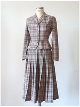 Cargar imagen en el visor de la galería, 1940s - Gorgeous Pink &amp; Black 2pc Viyella Wool Ensemble - W26/29 (66/74cm)
