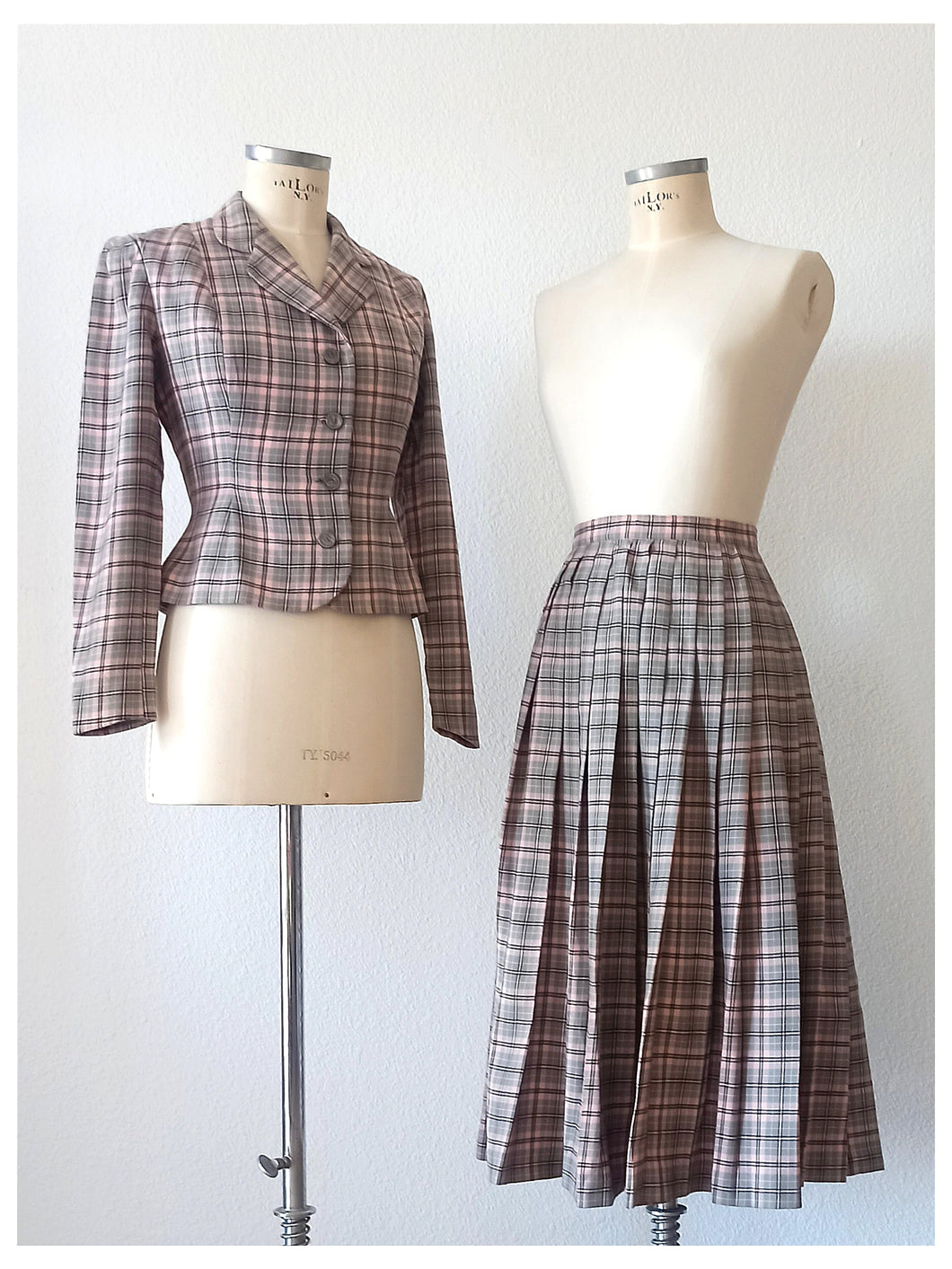 1940s - Gorgeous Pink & Black 2pc Viyella Wool Ensemble - W26/29 (66/74cm)