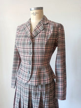 Cargar imagen en el visor de la galería, 1940s - Gorgeous Pink &amp; Black 2pc Viyella Wool Ensemble - W26/29 (66/74cm)
