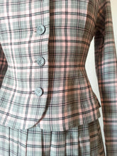 Cargar imagen en el visor de la galería, 1940s - Gorgeous Pink &amp; Black 2pc Viyella Wool Ensemble - W26/29 (66/74cm)
