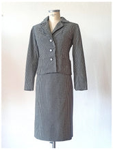 Charger l&#39;image dans la galerie, 1950s - Elegant Italian 2pc Soft Wool Suit - W31 (78cm)
