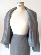 Charger l&#39;image dans la galerie, 1950s - Elegant Italian 2pc Soft Wool Suit - W31 (78cm)
