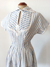 Carica l&#39;immagine nel visualizzatore di Gallery, 1940s 1950s - Adorable Striped Cotton Dress - W26 (66cm)
