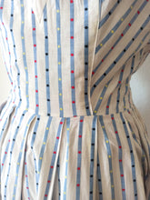 Carica l&#39;immagine nel visualizzatore di Gallery, 1940s 1950s - Adorable Striped Cotton Dress - W26 (66cm)
