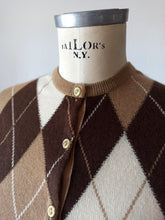 Charger l&#39;image dans la galerie, 1950s - PRINGLE, Scotland - Iconic Intarsia Cashmere Cardigan
