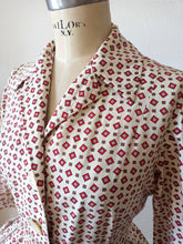 Charger l&#39;image dans la galerie, 1950s - Gorgeous Italian Cotton Belted Dress - W26 (66cm)
