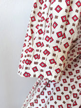 Charger l&#39;image dans la galerie, 1950s - Gorgeous Italian Cotton Belted Dress - W26 (66cm)

