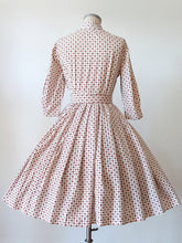 Charger l&#39;image dans la galerie, 1950s - Gorgeous Italian Cotton Belted Dress - W26 (66cm)
