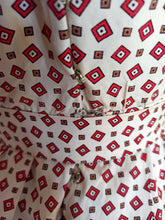 Charger l&#39;image dans la galerie, 1950s - Gorgeous Italian Cotton Belted Dress - W26 (66cm)
