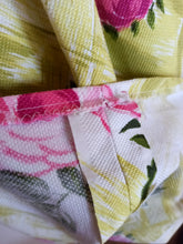 Charger l&#39;image dans la galerie, 1950s 1960s - Stunning Roseprint Cotton Dress - W27 (68cm)
