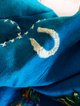 Charger l&#39;image dans la galerie, 1940s 1950s - Gorgeous Blue Embroidered Mexican Jacket
