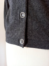 Charger l&#39;image dans la galerie, 1950s - BALLANTYNE, Scotland - Cute Grey Cashmere Cardigan
