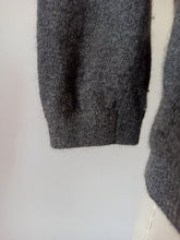 Charger l&#39;image dans la galerie, 1950s - BALLANTYNE, Scotland - Cute Grey Cashmere Cardigan
