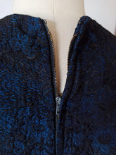 Cargar imagen en el visor de la galería, 1950s - POVEL&#39;S, Paris - Outstanding Couture Coat Dress - W31 (80cm)
