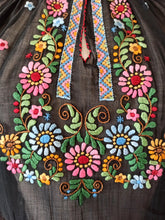 Cargar imagen en el visor de la galería, 1940s 1950s - ARTEX - Black Hungarian Embroidery Blouse - W29 (74cm)
