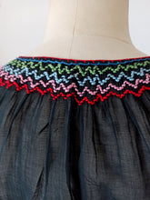 Cargar imagen en el visor de la galería, 1940s 1950s - ARTEX - Black Hungarian Embroidery Blouse - W29 (74cm)
