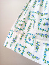 Carica l&#39;immagine nel visualizzatore di Gallery, 1950s 1960s - Adorable Roseprint Cotton Dress - W28.5 (72cm)

