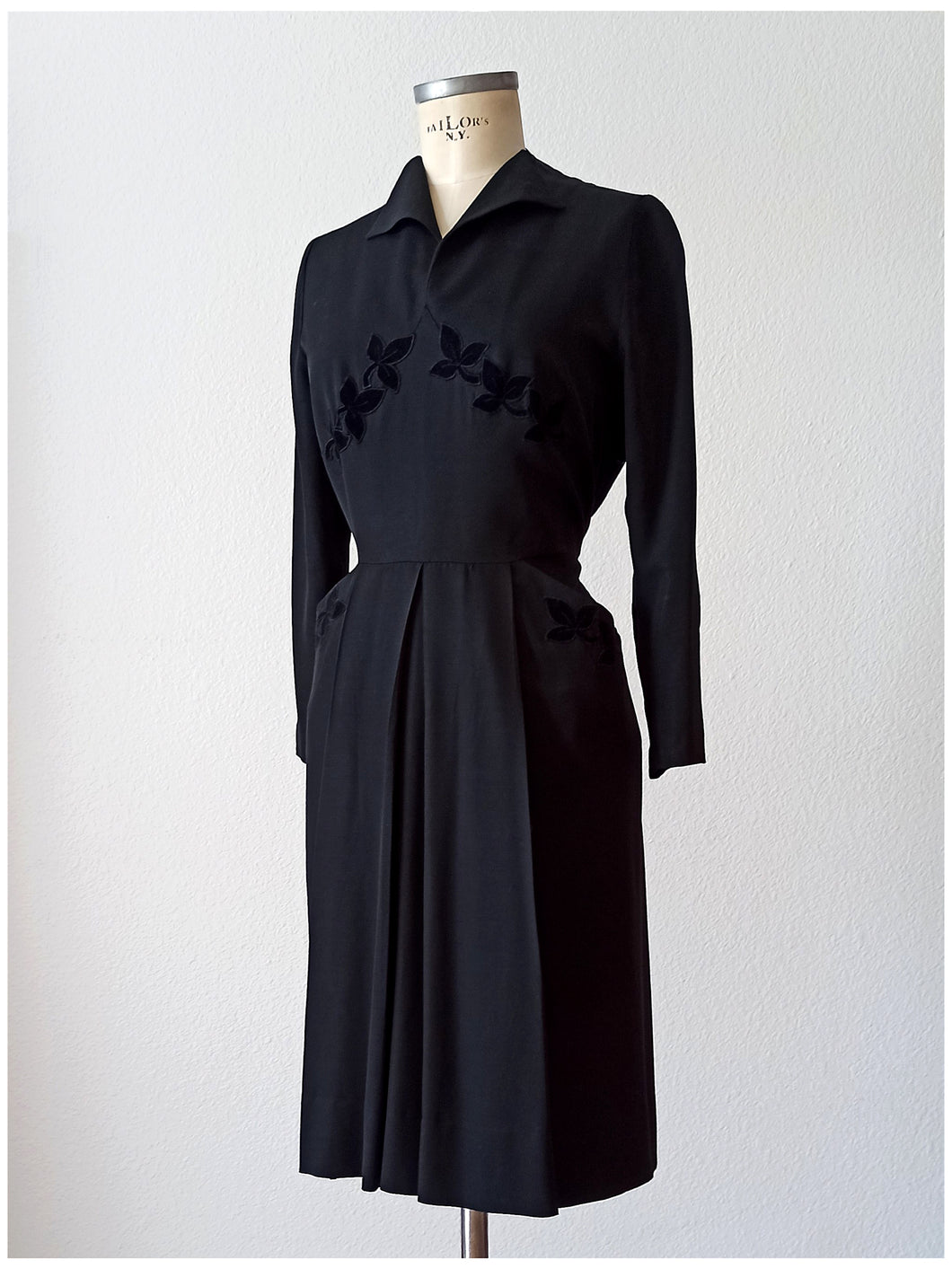 1940s 1950s - Superb Black Textured Rayon Dress - W32 (82cm)