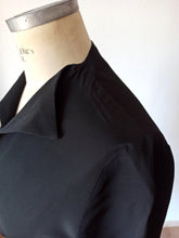 Charger l&#39;image dans la galerie, 1940s 1950s - Superb Black Textured Rayon Dress - W32 (82cm)
