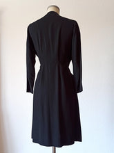 Charger l&#39;image dans la galerie, 1940s 1950s - Superb Black Textured Rayon Dress - W32 (82cm)
