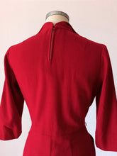 Charger l&#39;image dans la galerie, 1940s 1950s - Stunning Red Wool Dress - W29 (74cm)

