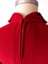 Charger l&#39;image dans la galerie, 1940s 1950s - Stunning Red Wool Dress - W29 (74cm)
