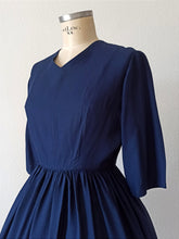 Load image into Gallery viewer, 1950s - Adorable Navy Blue Rayon Dress - W26 (66cm)
