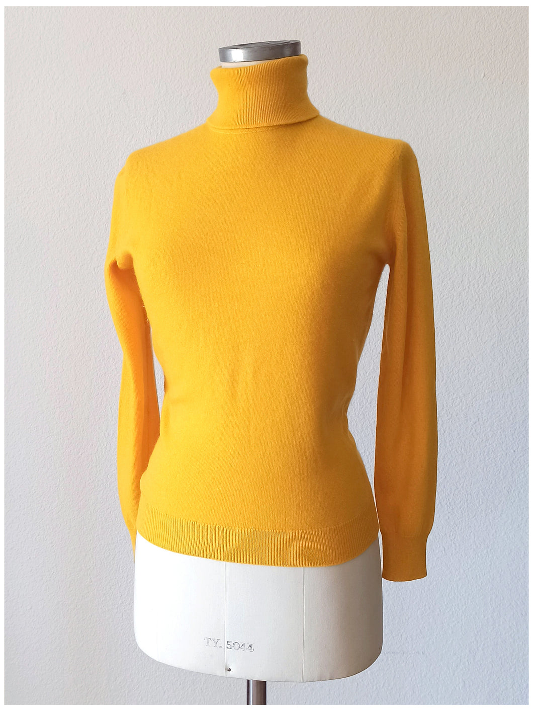 1950s 1960s - PRINGLE OF SCOTLAND - Amber Yellow Cashmere Turtleneck - Sz 36