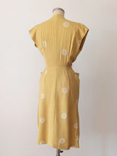 Cargar imagen en el visor de la galería, 1940s - Gorgeous French Corn Embroidery Linen Dress - W28 (70cm)
