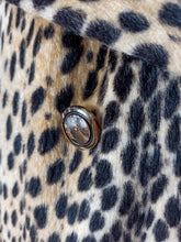 Charger l&#39;image dans la galerie, 1950s - AZENS - LA FRANCE - Spectacular Cheetah Faux Coat
