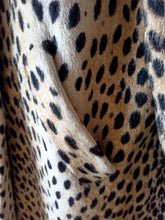 Charger l&#39;image dans la galerie, 1950s - AZENS - LA FRANCE - Spectacular Cheetah Faux Coat
