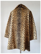 Charger l&#39;image dans la galerie, 1950s - AZENS - LA FRANCE - Spectacular Cheetah Faux Coat

